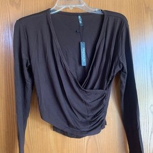 NWT Lock & Love Brown Wrap Cropped Long Sleeved Top L Stretchy